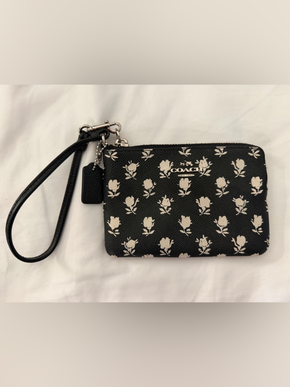Coach - Badlands Floral Roses - Black White - Zip - Wristlet -  Wallet - Pouch